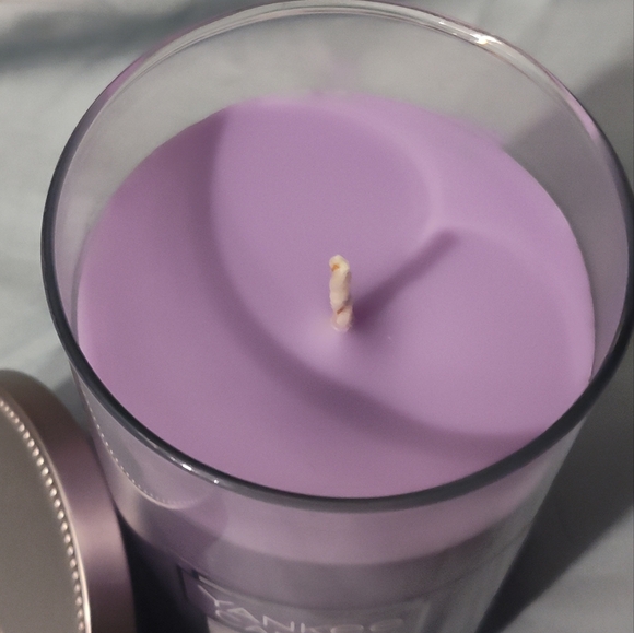 NWT! Yankee Candle 12oz Lilac Blossom - Picture 3 of 6